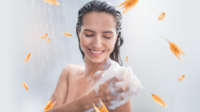 chica en la ducha usando gel avena