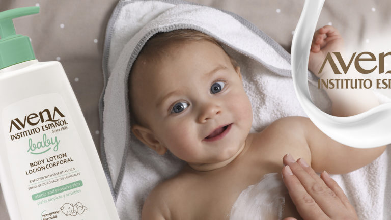 apply lotion on babies